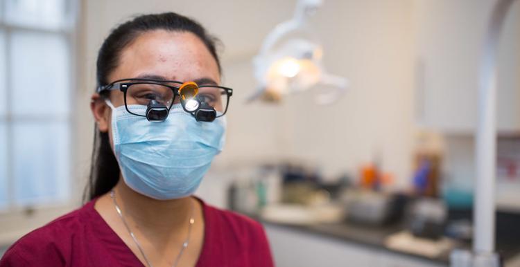 picture of a dentist wearing face mask