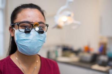 picture of a dentist wearing face mask